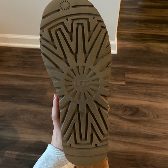 uggs - Picture 3 of 3